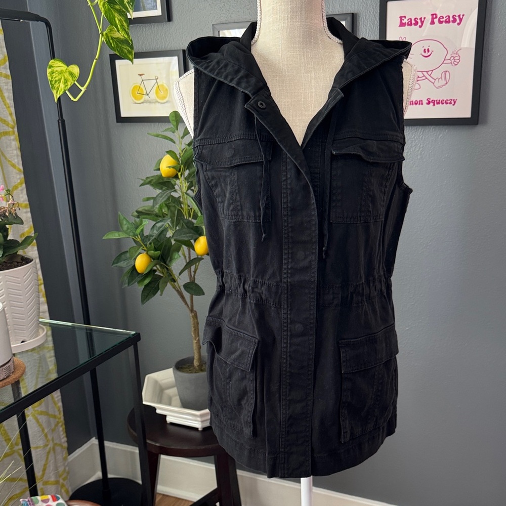 ‘Matty M’ Black Sleeveless Vest with Hood